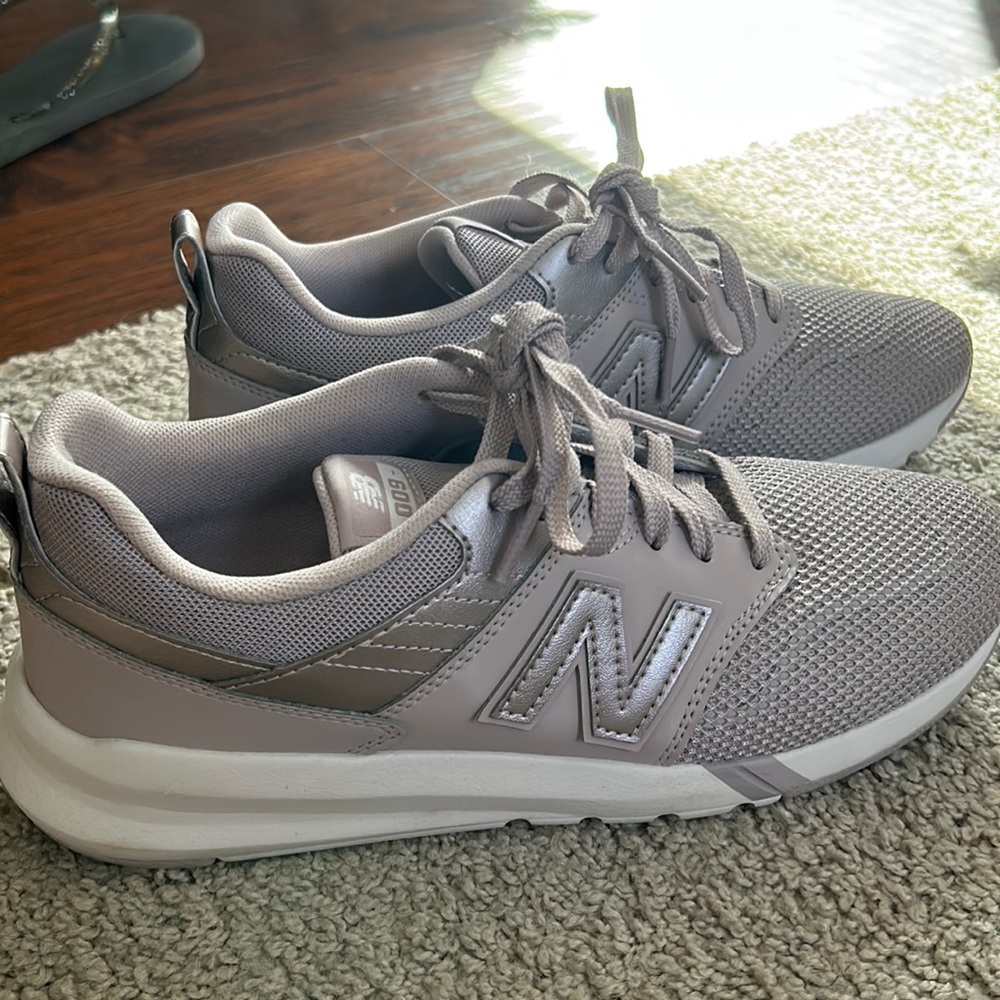 New Balance 009 Women’s Size 9